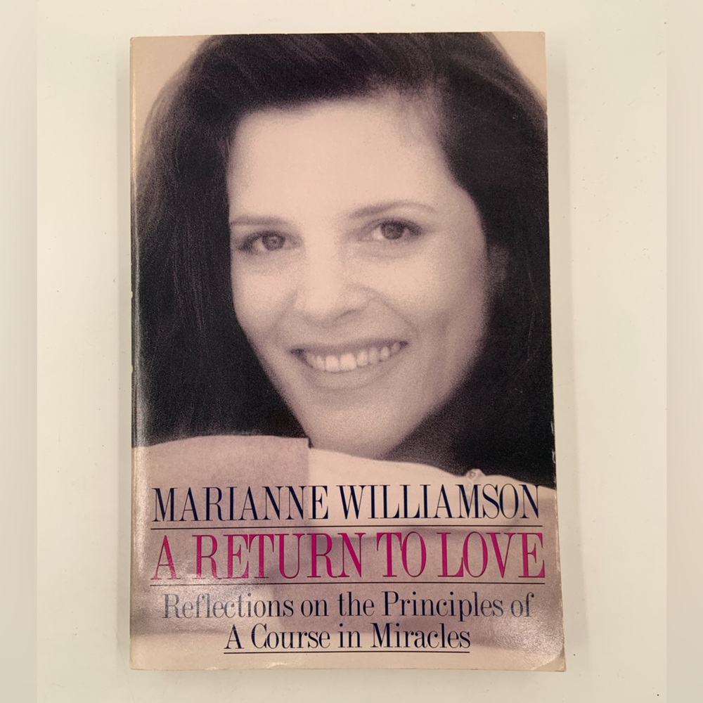 🌹New Listing🌹GUC A Return to Love: Reflections on the…book - Marianne Williamson